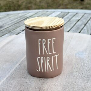 Rae Dunn Candle FREE SPIRIT Palm Dessert 8.7oz Etched Ceramic Jar NEW Khaki Cute